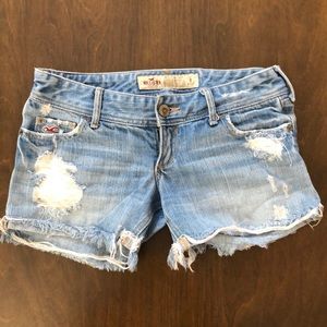 Hollister distressed light wash jean shorts size 0